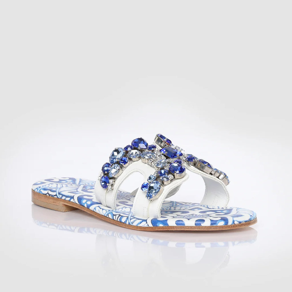 Sandalo flat con stampa maiolica e cristalli blu