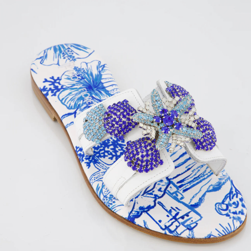 Sandalo stampa blu con accessorio stella e conchiglie