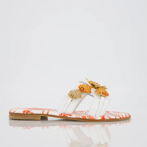 Sandalo arancio con accessorio stella e conchiglie