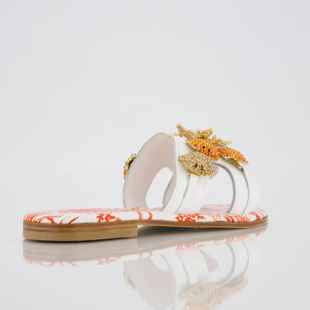 Sandalo arancio con accessorio stella e conchiglie