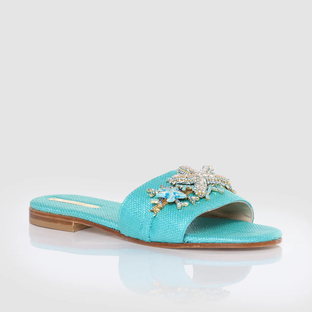 Sandalo in rafia con coralli e stelle marine