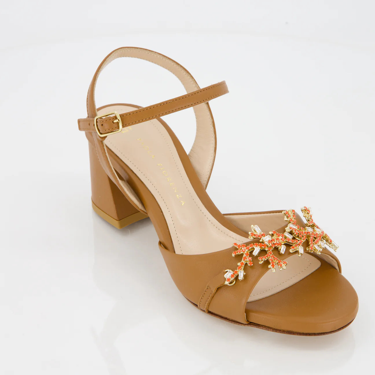 Sandalo con tacco in nappa con coralli