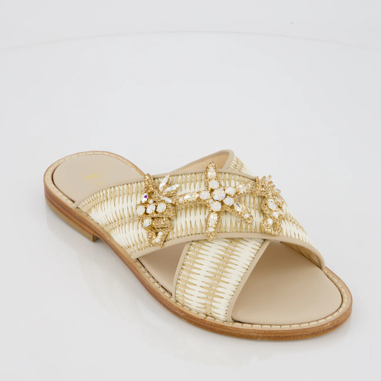Sandalo in rafia e pelle con accessori marini